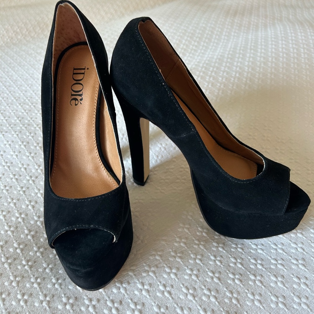 Idoré black suede platform heels. Size 6
